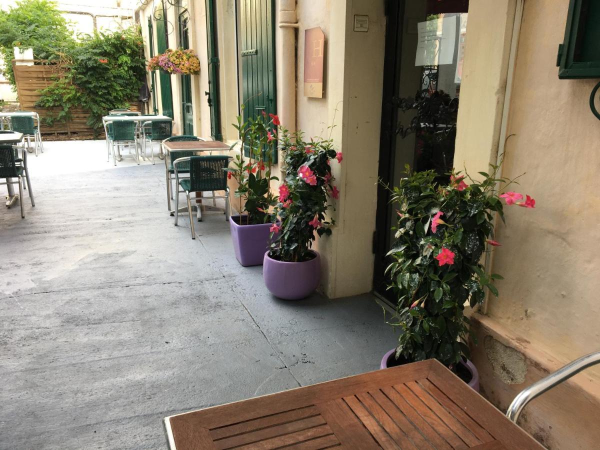 Hostellerie De La Source Arles Dış mekan fotoğraf